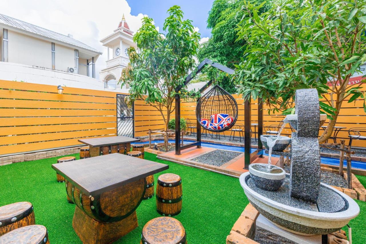 Marco Polo Phuket Poshtel & Bistro Pansiyon Dış mekan fotoğraf