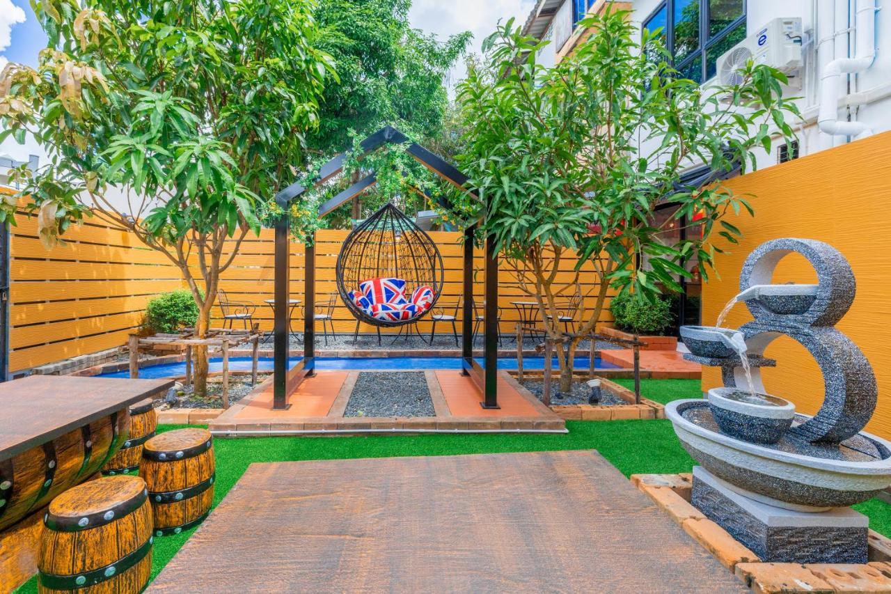 Marco Polo Phuket Poshtel & Bistro Pansiyon Dış mekan fotoğraf