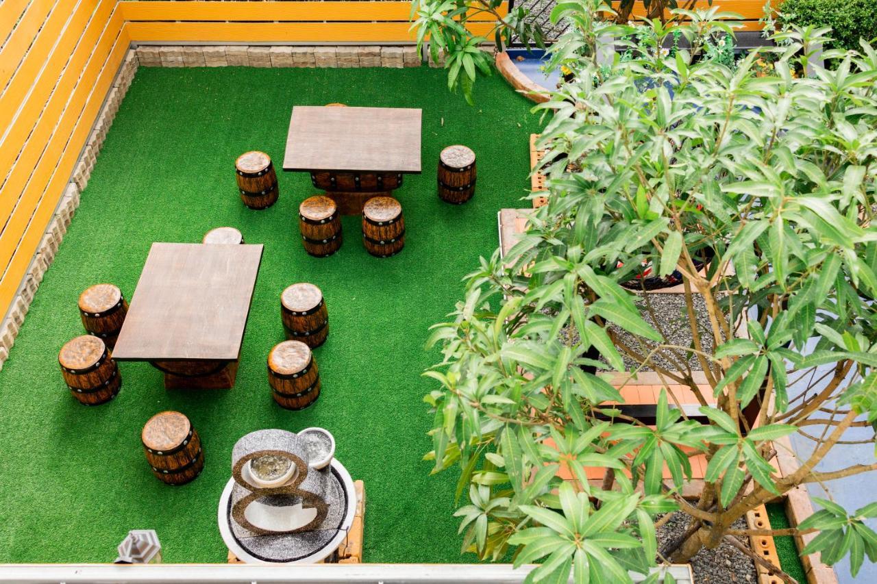 Marco Polo Phuket Poshtel & Bistro Pansiyon Dış mekan fotoğraf