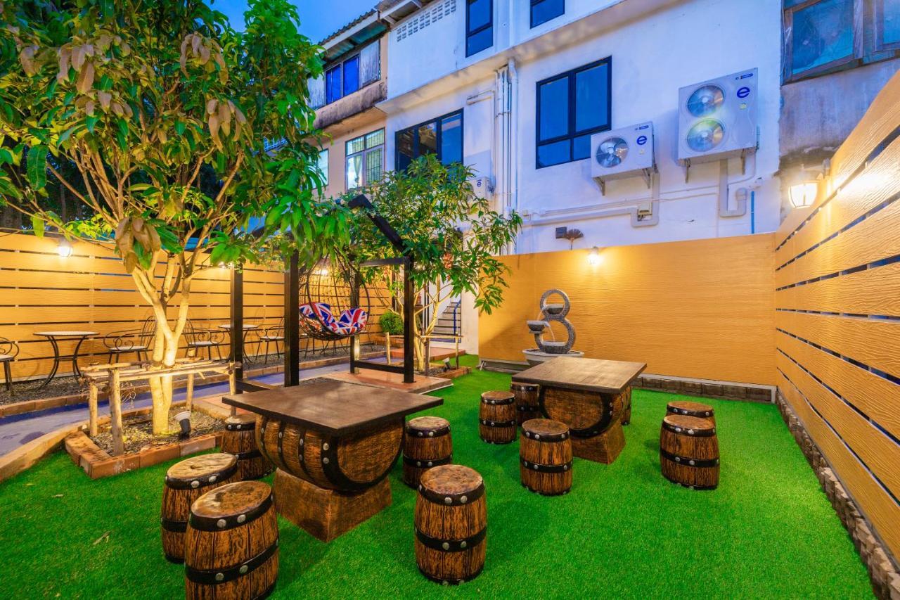 Marco Polo Phuket Poshtel & Bistro Pansiyon Dış mekan fotoğraf
