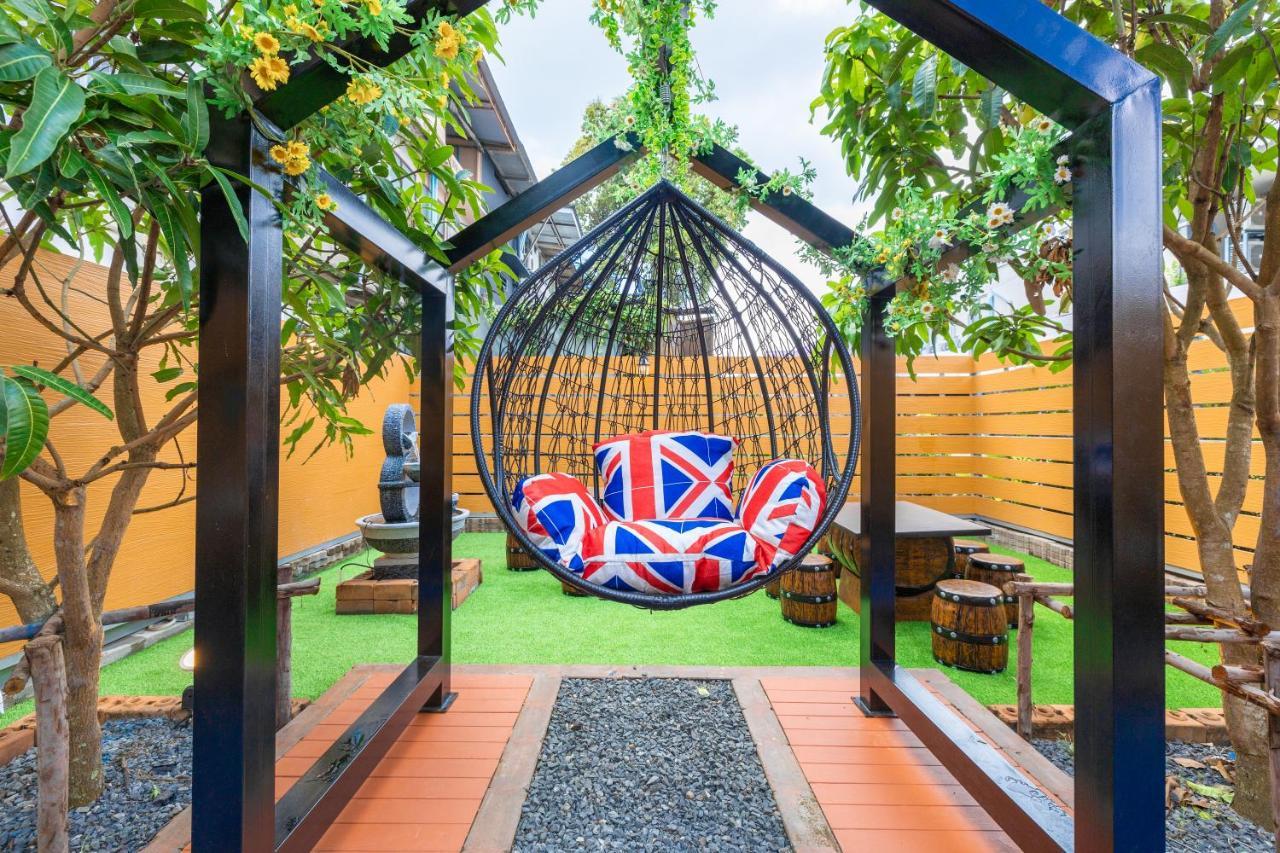 Marco Polo Phuket Poshtel & Bistro Pansiyon Dış mekan fotoğraf