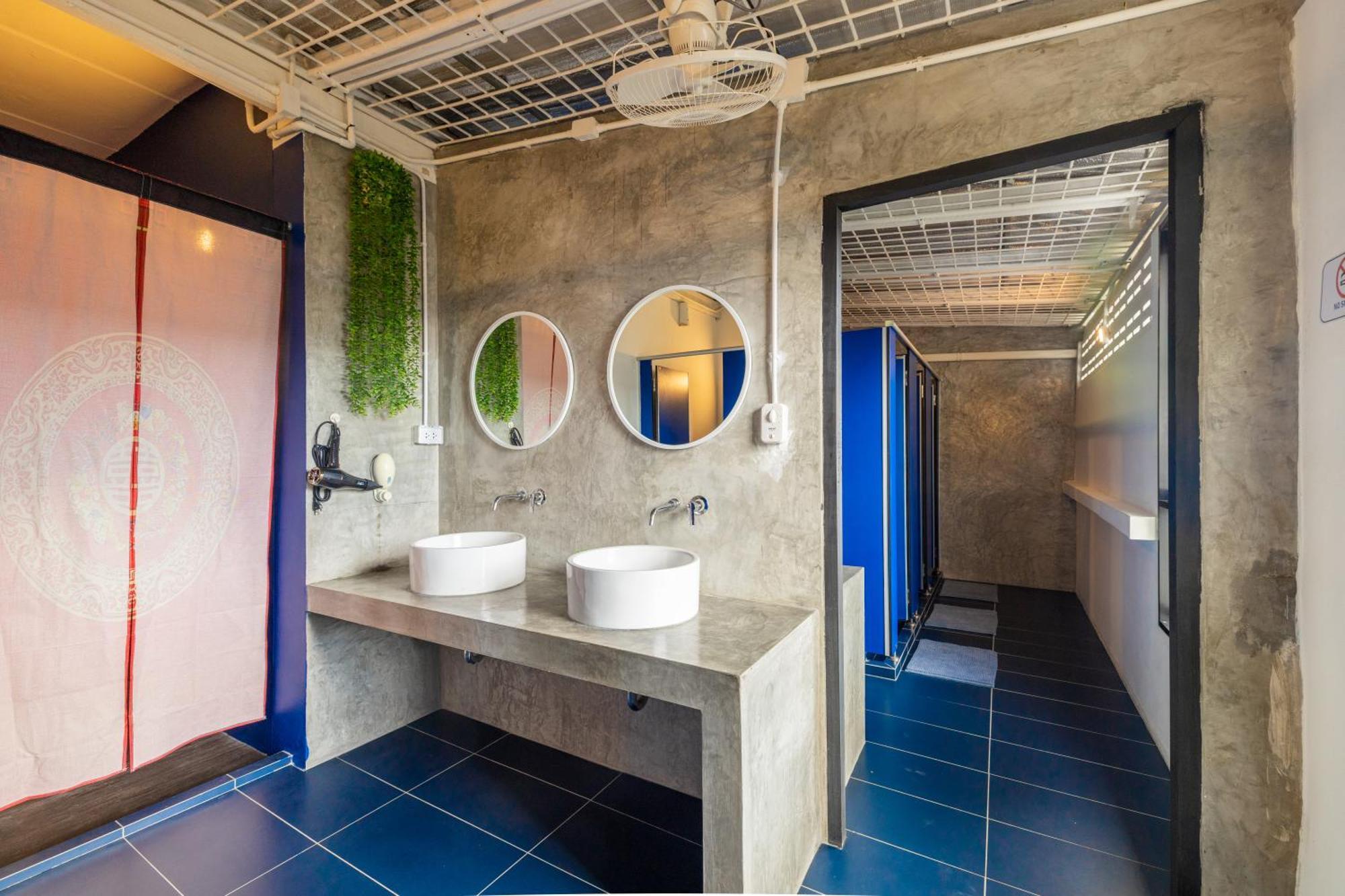 Marco Polo Phuket Poshtel & Bistro Pansiyon Oda fotoğraf